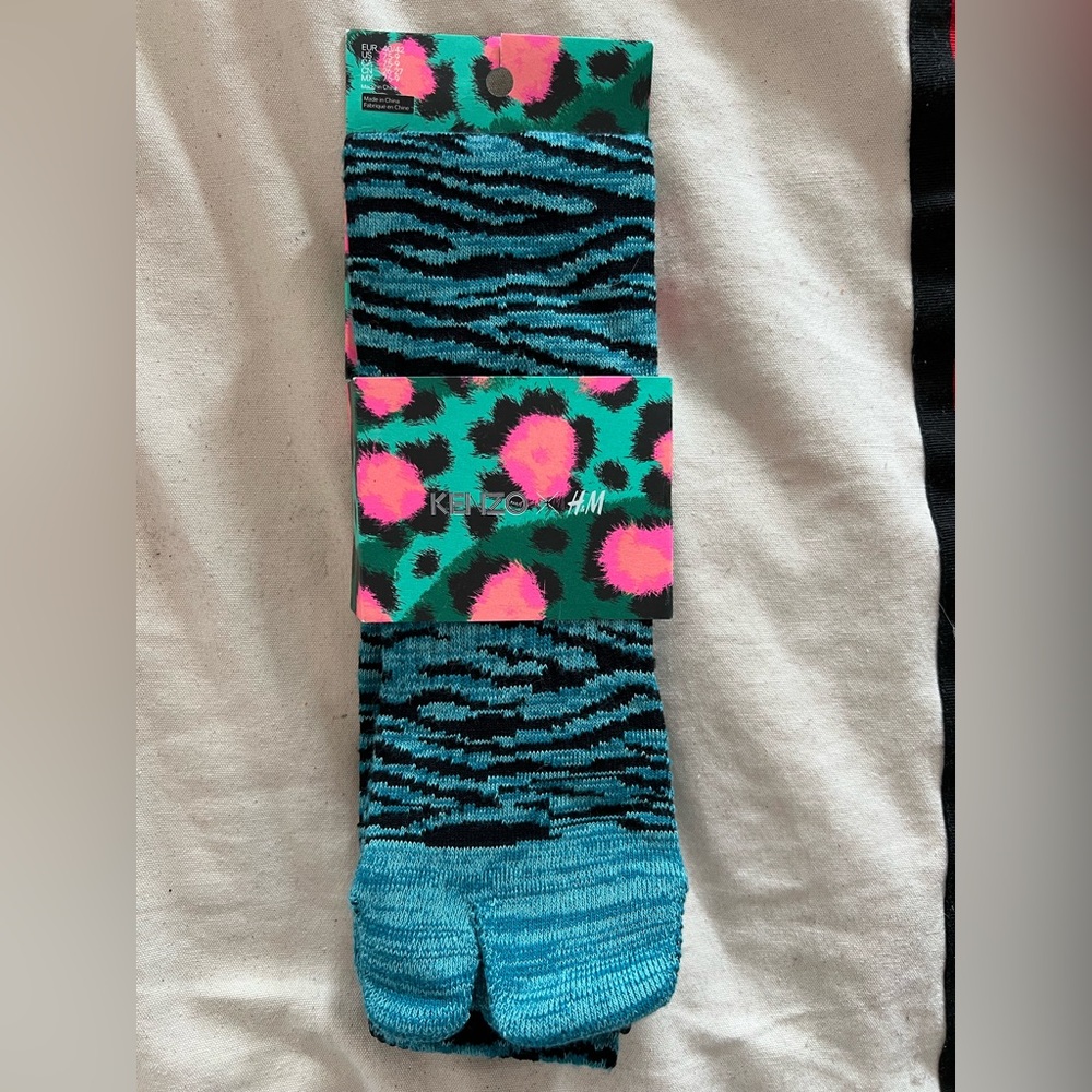 RARE NWT Kenzo x H&M Men's Blue and Pink Patterned Socks